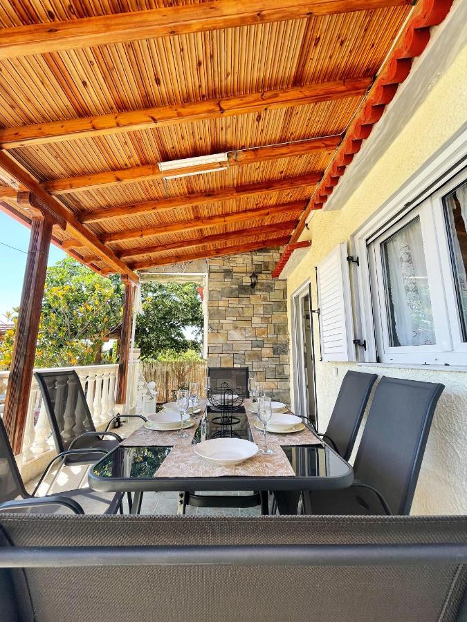 Casa Lia-Beach Front Villa Nea Kallikrateia Exteriér fotografie